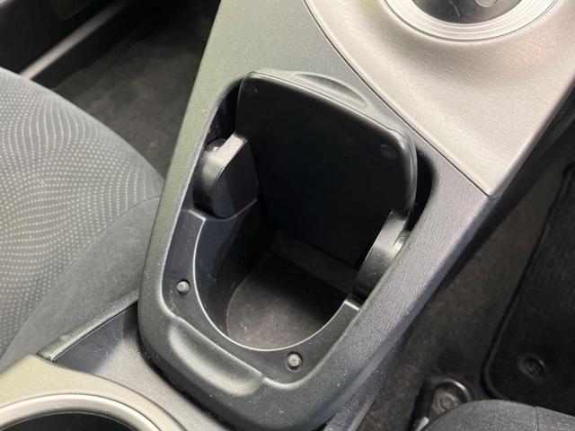 プリウス Ｓ　禁煙車　純正ナビ　バックカメラ　ＥＴＣ　Ｂｌｕｅｔｏｏｔｈ　スマートキー　ＨＩＤヘッドライト　オートライト　オートエアコン　純正１５インチアルミホイール　フォグライト　ＣＤ／ＤＶＤ再生　地デジ（55枚目）