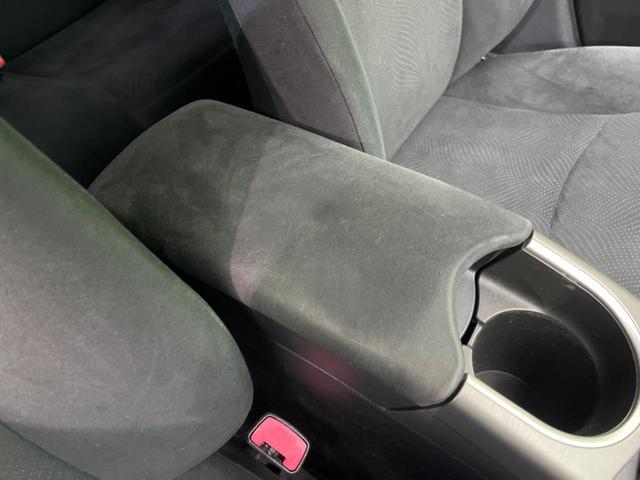 プリウス Ｓ　禁煙車　純正ナビ　バックカメラ　ＥＴＣ　Ｂｌｕｅｔｏｏｔｈ　スマートキー　ＨＩＤヘッドライト　オートライト　オートエアコン　純正１５インチアルミホイール　フォグライト　ＣＤ／ＤＶＤ再生　地デジ（58枚目）