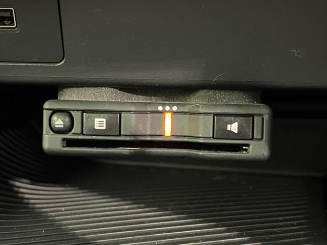 ノート Ｓ　衝突軽減装置　禁煙車　ＳＤナビ　バックカメラ　ＥＴＣ　Ｂｌｕｅｔｏｏｔｈ　スマートキー　レーンアシスト　コーナーセンサー　オートマチックハイビーム　オートライト　オートエアコン　ステアリングスイッチ（5枚目）