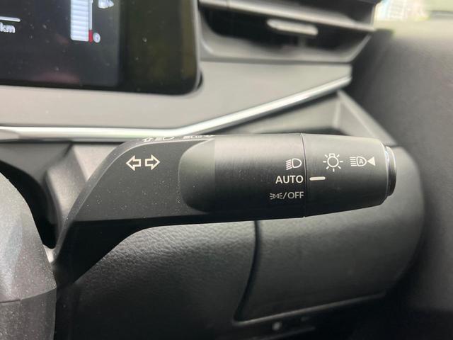 ノート Ｓ　衝突軽減装置　禁煙車　ＳＤナビ　バックカメラ　ＥＴＣ　Ｂｌｕｅｔｏｏｔｈ　スマートキー　レーンアシスト　コーナーセンサー　オートマチックハイビーム　オートライト　オートエアコン　ステアリングスイッチ（7枚目）