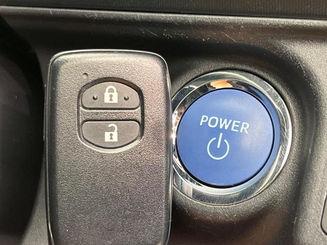 アクア Ｓ　衝突軽減装置　禁煙車　純正ナビ　バックカメラ　ＥＴＣ　Ｂｌｕｅｔｏｏｔｈ　フルセグ　スマートキー　シートヒーター　レーンアシスト　オートマチックハイビーム　オートライト　ステアリングスイッチ（7枚目）