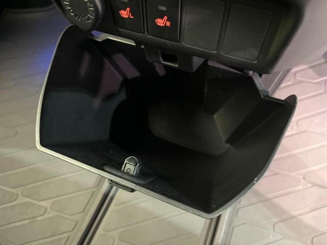 ルーミー カスタムＧ　両側電動スライドドア　全周囲カメラ　衝突警報装置　レーダークルーズコントロール　禁煙車　シートヒーター　ドライブレコーダー　コーナーセンサー　レーンキープ　スマートキー　ＬＥＤヘッドライト（46枚目）