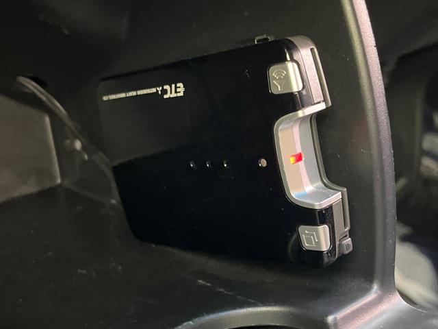 フリード GH 電動スライドドア SDナビ バックカメラ 禁煙車 スマートキー HIDヘッド ETC オートエアコン CD DVD再生 フルセグ(6枚目)