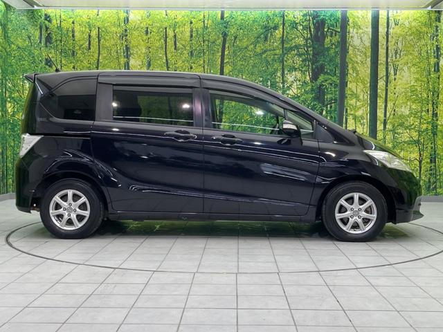 フリード GH 電動スライドドア SDナビ バックカメラ 禁煙車 スマートキー HIDヘッド ETC オートエアコン CD DVD再生 フルセグ(34枚目)