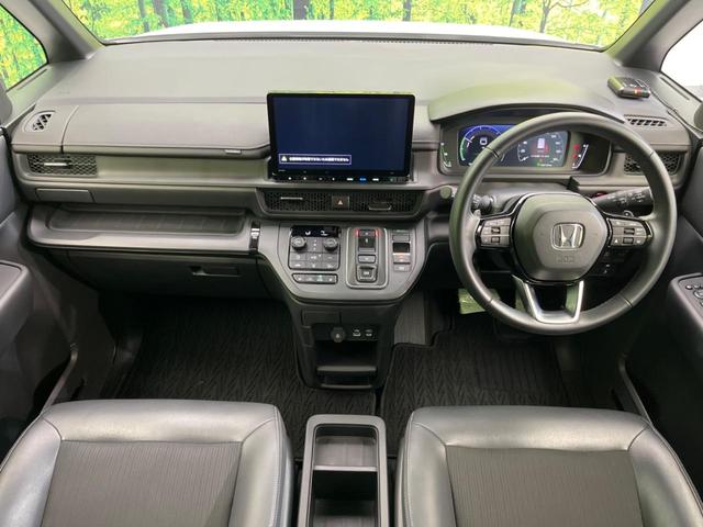 ステップワゴン ｅ：ＨＥＶスパーダ　両側電動スライドドア　衝突軽減装置　禁煙車　純正１１インチナビ　レーダークルーズ　バックカメラ　ＥＴＣ　Ｂｌｕｅｔｏｏｔｈ　シートヒーター　ハーフレザーシート　ＬＥＤヘッドライト　レーンキープアシスト（2枚目）