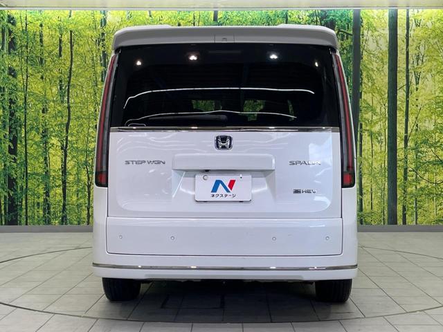 ステップワゴン ｅ：ＨＥＶスパーダ　両側電動スライドドア　衝突軽減装置　禁煙車　純正１１インチナビ　レーダークルーズ　バックカメラ　ＥＴＣ　Ｂｌｕｅｔｏｏｔｈ　シートヒーター　ハーフレザーシート　ＬＥＤヘッドライト　レーンキープアシスト（16枚目）
