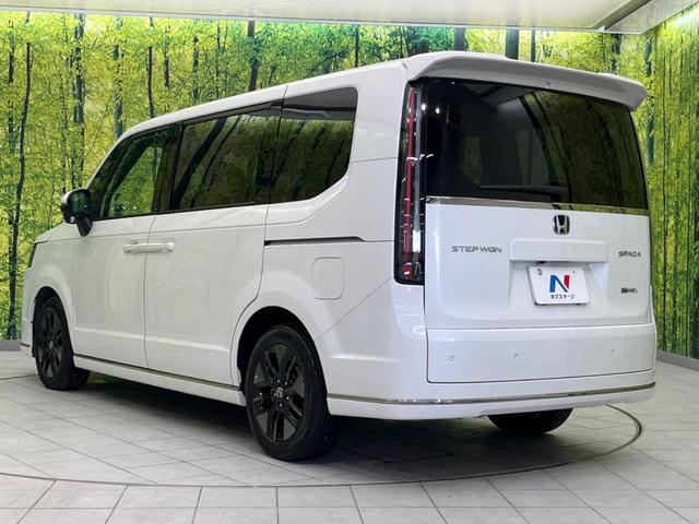 ステップワゴン ｅ：ＨＥＶスパーダ　両側電動スライドドア　衝突軽減装置　禁煙車　純正１１インチナビ　レーダークルーズ　バックカメラ　ＥＴＣ　Ｂｌｕｅｔｏｏｔｈ　シートヒーター　ハーフレザーシート　ＬＥＤヘッドライト　レーンキープアシスト（29枚目）