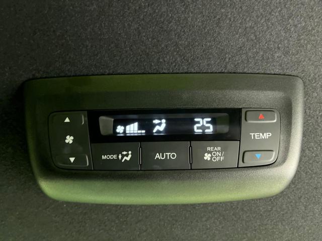 ステップワゴン ｅ：ＨＥＶスパーダ　両側電動スライドドア　衝突軽減装置　禁煙車　純正１１インチナビ　レーダークルーズ　バックカメラ　ＥＴＣ　Ｂｌｕｅｔｏｏｔｈ　シートヒーター　ハーフレザーシート　ＬＥＤヘッドライト　レーンキープアシスト（44枚目）