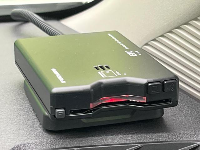 ノート Ｓ　衝突軽減装置　禁煙車　ＳＤナビ　バックカメラ　ＥＴＣ　Ｂｌｕｅｔｏｏｔｈ　ドライブレコーダー　スマートキー　レーンアシスト　コーナーセンサー　オートマチックハイビーム　ステアリングスイッチ（5枚目）