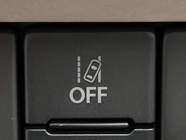 アルトラパンＬＣ ハイブリッドＸ　届出済未使用車　衝突軽減装置　スマートキー　スマートキー　シートヒーター　ＬＥＤヘッドライト　レーンアシスト　コーナーセンサー　オートエアコン　オートライト　革巻きステアリング　ステアリングスイッチ（6枚目）