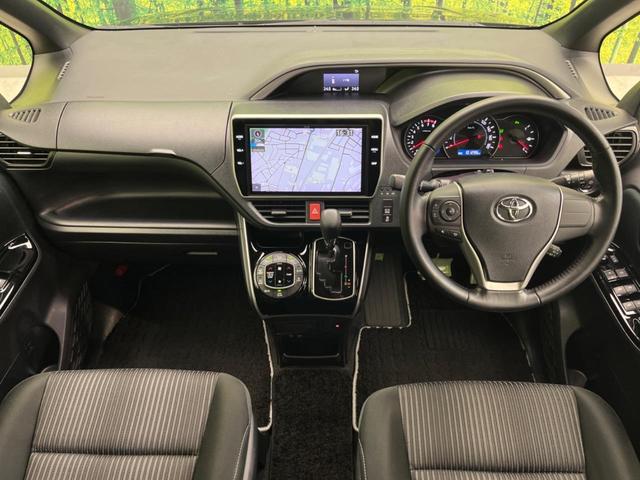 ヴォクシー ＺＳ　煌ＩＩ　後席モニター　両側電動スライドドア　衝突軽減装置　禁煙車　純正１０インチナビ　バックカメラ　ＥＴＣ　Ｂｌｕｅｔｏｏｔｈ　フルセグ　ＬＥＤヘッドライト　ＬＥＤフォグランプ　レーンアシスト（2枚目）