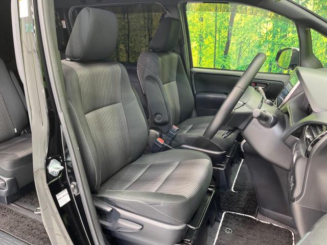 ヴォクシー ＺＳ　煌ＩＩ　後席モニター　両側電動スライドドア　衝突軽減装置　禁煙車　純正１０インチナビ　バックカメラ　ＥＴＣ　Ｂｌｕｅｔｏｏｔｈ　フルセグ　ＬＥＤヘッドライト　ＬＥＤフォグランプ　レーンアシスト（8枚目）