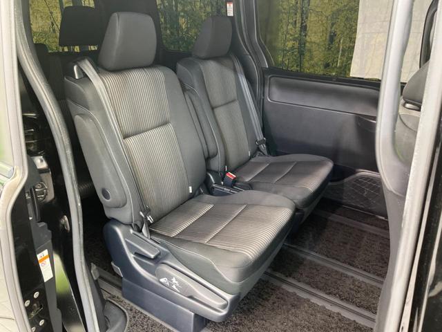 ヴォクシー ＺＳ　煌ＩＩ　後席モニター　両側電動スライドドア　衝突軽減装置　禁煙車　純正１０インチナビ　バックカメラ　ＥＴＣ　Ｂｌｕｅｔｏｏｔｈ　フルセグ　ＬＥＤヘッドライト　ＬＥＤフォグランプ　レーンアシスト（9枚目）