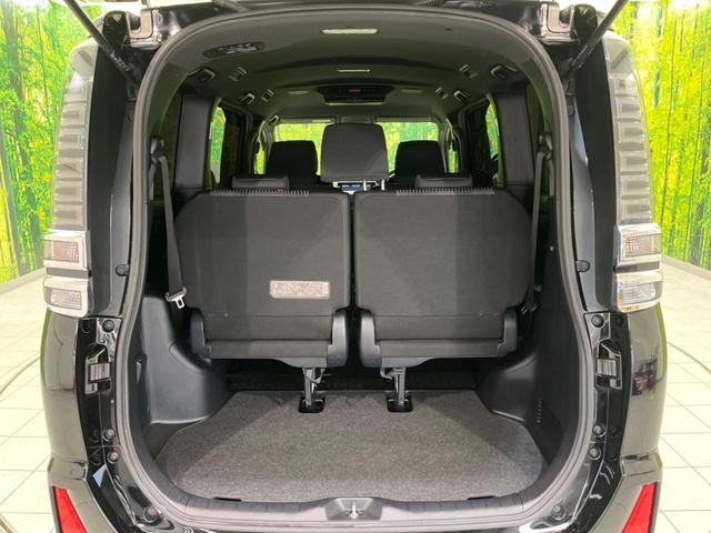 ヴォクシー ＺＳ　煌ＩＩ　後席モニター　両側電動スライドドア　衝突軽減装置　禁煙車　純正１０インチナビ　バックカメラ　ＥＴＣ　Ｂｌｕｅｔｏｏｔｈ　フルセグ　ＬＥＤヘッドライト　ＬＥＤフォグランプ　レーンアシスト（11枚目）
