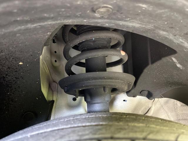 ヴェゼル ｅ：ＨＥＶ　Ｚ　純正９インチナビ　全周囲カメラ　衝突軽減装置　レーダークルーズ　禁煙車　ＬＥＤヘッドライト　ＥＴＣ　Ｂｌｕｅｔｏｏｔｈ再生　フルセグ　ドライブレコーダー　クリアランスソナー　オートマチックハイビーム（24枚目）