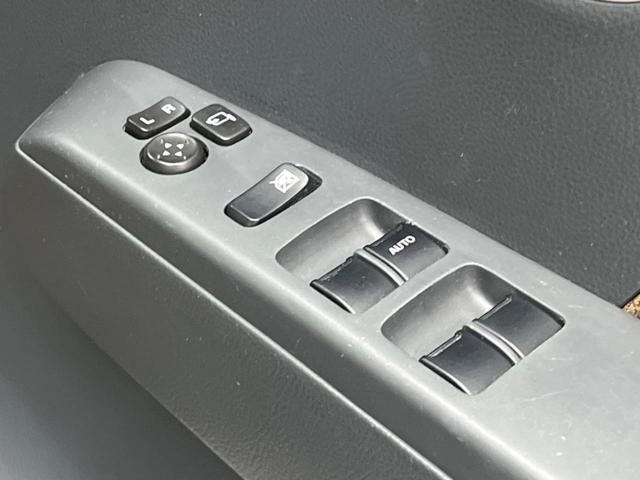 �y�d���i�[�~���[�z�T�C�h�~���[�͓d���i�[���ƂȂ��Ă���A�������ԏ�ł��L�Y�������X�N��}�����܂��B