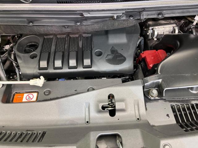 デリカＤ：５ Ｐ　４ＷＤ　ターボ　後席モニター　ＢＩＧ－Ｘ１１型ナビ　両側電動スライドドア　衝突軽減装置　禁煙車　全周囲カメラ　レーダークルーズコントロール　ＥＴＣ　Ｂｌｕｅｔｏｏｔｈ　フルセグ　ドライブレコーダー（18枚目）