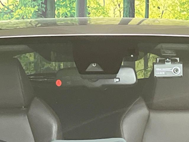 Ｃ－ＨＲ Ｇ　衝突軽減装置　９インチナビ　レーダークルーズコントロール　ブラインドスポットモニター　車線逸脱警報　バックカメラ　ＥＴＣ　Ｂｌｕｅｔｏｏｔｈ　フルセグシートヒーター　スマートキー　ＬＥＤヘッド（3枚目）