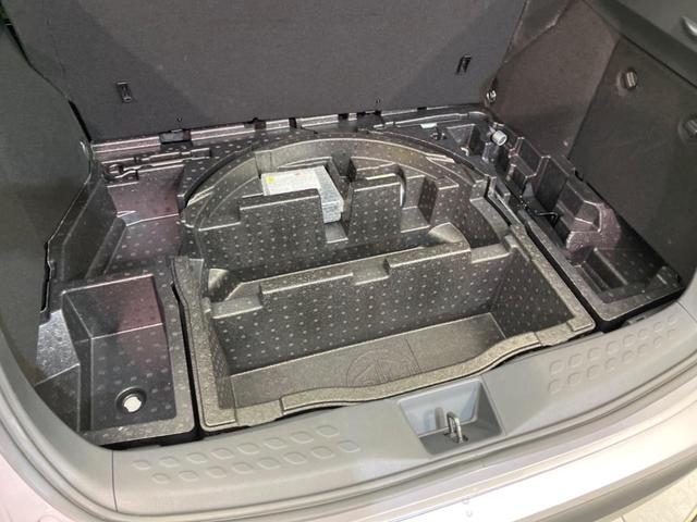 Ｃ－ＨＲ Ｇ　衝突軽減装置　９インチナビ　レーダークルーズコントロール　ブラインドスポットモニター　車線逸脱警報　バックカメラ　ＥＴＣ　Ｂｌｕｅｔｏｏｔｈ　フルセグシートヒーター　スマートキー　ＬＥＤヘッド（29枚目）