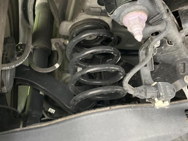 Ｃ－ＨＲ Ｇ　衝突軽減装置　９インチナビ　レーダークルーズコントロール　ブラインドスポットモニター　車線逸脱警報　バックカメラ　ＥＴＣ　Ｂｌｕｅｔｏｏｔｈ　フルセグシートヒーター　スマートキー　ＬＥＤヘッド（32枚目）