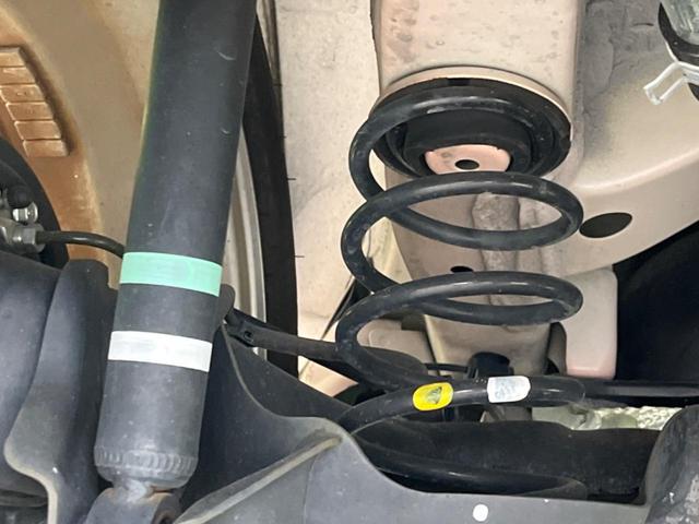 アルトラパン Ｘ　純正ＳＤナビ　衝突被害軽減　禁煙車　コーナーセンサー　スマートキー　ＨＩＤヘッド　純正１４インチアルミ　車線逸脱警報　オートライト　オートエアコン　Ｂｌｕｅｔｏｏｔｈ　ＣＤ　ＤＶＤ再生（29枚目）