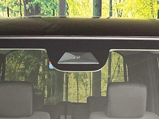 Ｎ－ＢＯＸ ベースグレード　両側電動ドア　ディスプレイオーディオ　バックカメラ　衝突軽減　禁煙車　　スマートキー　ＬＥＤヘッド　オートハイビーム　車線逸脱警報　オートライト　オートエアコン　Ｂｌｕｅｔｏｏｔｈ（3枚目）