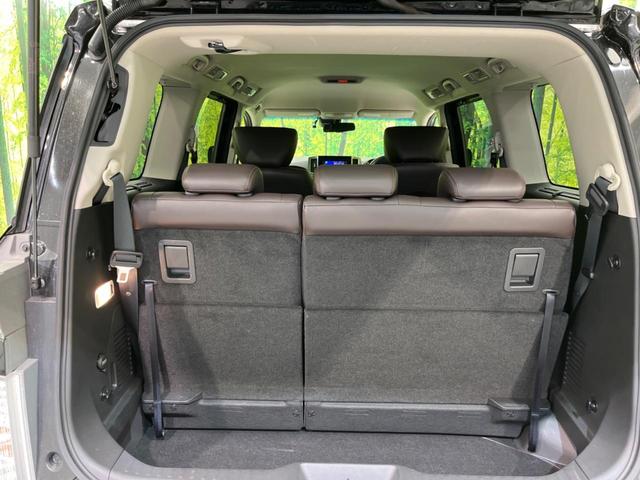 ���i�̂���������ʋ΁A���}���ɏ\���ȉ׎��X�y�[�X���m�ۂ��Ă���܂��B�T�[�h�V�[�g��|���ƁA�傫�ȉו��̐ύڂ��\�ł���