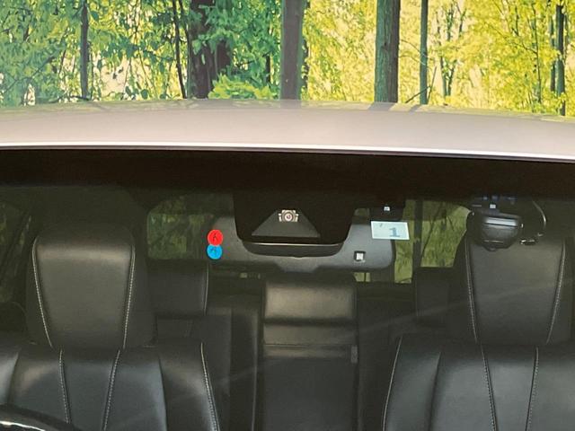 ハリアー プレミアム　９型純正ナビ　バックカメラ　禁煙車　衝突被害軽減　レーダークルーズ　電動リアゲート　ハーフレザーシート　パワーシート　ドラレコ　コーナーセンサー　スマートキー　ＬＥＤヘッド　ＥＴＣ（5枚目）