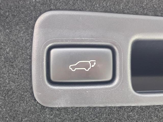 ハリアー プレミアム　９型純正ナビ　バックカメラ　禁煙車　衝突被害軽減　レーダークルーズ　電動リアゲート　ハーフレザーシート　パワーシート　ドラレコ　コーナーセンサー　スマートキー　ＬＥＤヘッド　ＥＴＣ（8枚目）