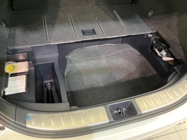 ハリアー プレミアム　９型純正ナビ　バックカメラ　禁煙車　衝突被害軽減　レーダークルーズ　電動リアゲート　ハーフレザーシート　パワーシート　ドラレコ　コーナーセンサー　スマートキー　ＬＥＤヘッド　ＥＴＣ（24枚目）