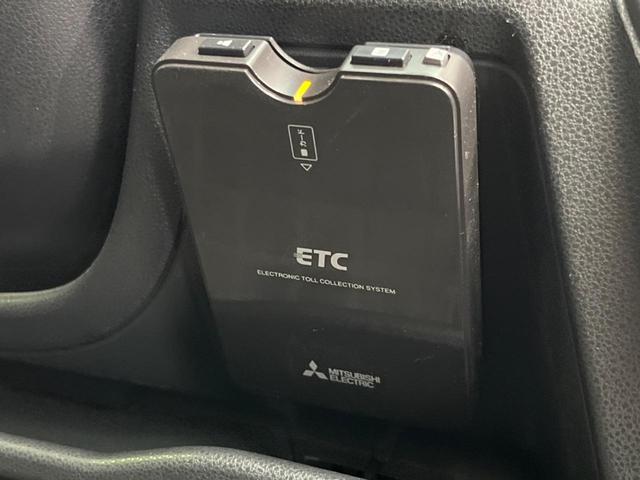 ハイゼットカーゴ クルーズＳＡＩＩＩ　衝突軽減装置　禁煙車　バックカメラ　ＥＴＣ　Ｂｌｕｅｔｏｏｔｈ　フルセグ　レーンキープアシスト　両側スライドドア　ＣＤ／ＤＶＤ再生　盗難防止装置　プライバシーガラス　アイドリングストップ（6枚目）