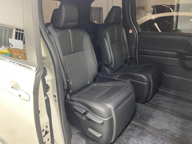 ノア ハイブリッドＳ－Ｚ　両側電動スライドドア　両側電動スライドドア　純正エアロ　純正１０．５型ナビ　後席モニター　バックカメラ　衝突警報装置　レーダークルーズコントロール　禁煙車　パワーバックドア　ハーフレ（9枚目）