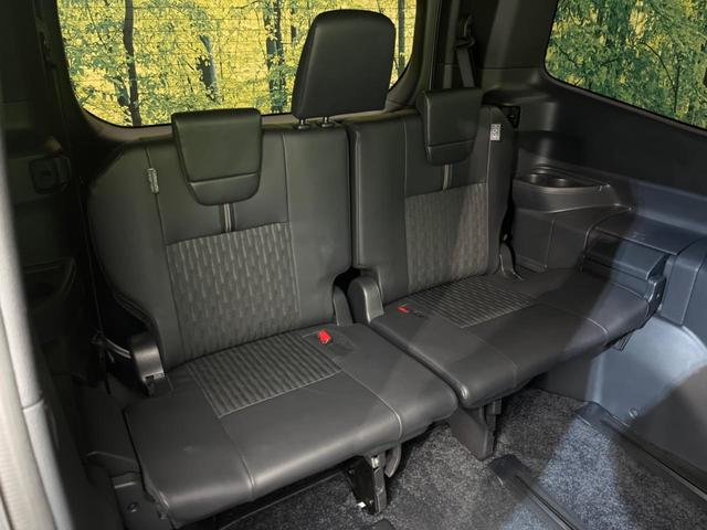 ノア ハイブリッドＳ－Ｚ　両側電動スライドドア　両側電動スライドドア　純正エアロ　純正１０．５型ナビ　後席モニター　バックカメラ　衝突警報装置　レーダークルーズコントロール　禁煙車　パワーバックドア　ハーフレ（10枚目）