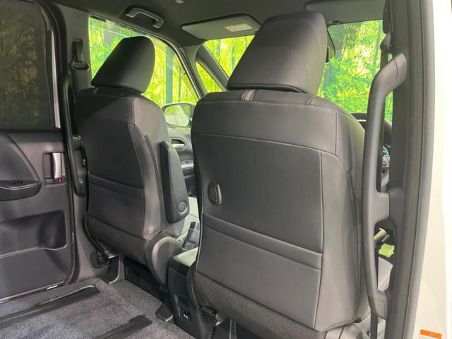 ノア ハイブリッドＳ－Ｚ　両側電動スライドドア　両側電動スライドドア　純正エアロ　純正１０．５型ナビ　後席モニター　バックカメラ　衝突警報装置　レーダークルーズコントロール　禁煙車　パワーバックドア　ハーフレ（42枚目）