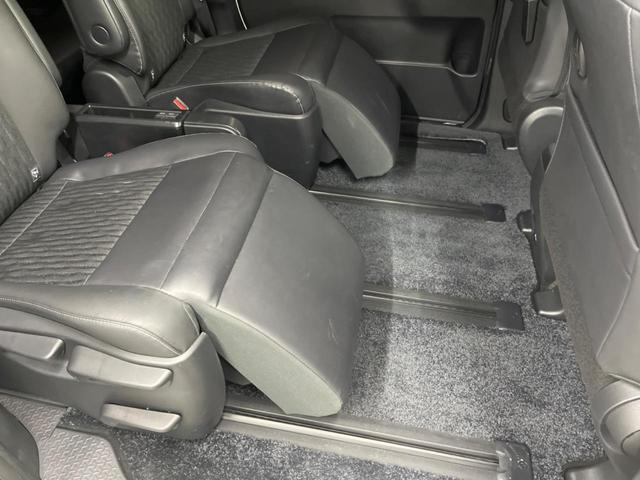 ノア ハイブリッドＳ－Ｚ　両側電動スライドドア　両側電動スライドドア　純正エアロ　純正１０．５型ナビ　後席モニター　バックカメラ　衝突警報装置　レーダークルーズコントロール　禁煙車　パワーバックドア　ハーフレ（78枚目）