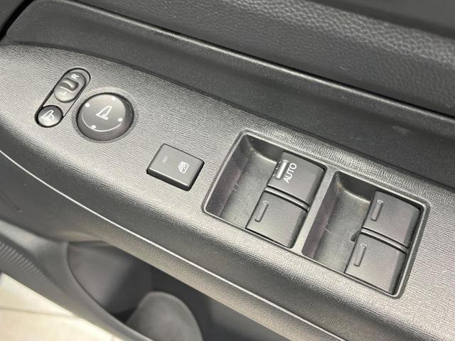 �y�d���i�[�~���[�z�T�C�h�~���[�͓d���i�[���ƂȂ��Ă���A�������ԏ�ł��L�Y�������X�N��}�����܂��B