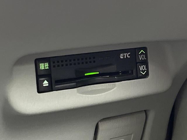 プリウス Ｓ　モデリスタエアロ　禁煙車　ナビ　バックカメラ　ＥＴＣ　ドライブレコーダー　Ｂｌｕｅｔｏｏｔｈ　フルセグ　クルーズコントロール　革巻きステアリング　スマートキー　オートライト　オートエアコン（6枚目）