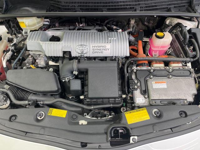 プリウス Ｓ　モデリスタエアロ　禁煙車　ナビ　バックカメラ　ＥＴＣ　ドライブレコーダー　Ｂｌｕｅｔｏｏｔｈ　フルセグ　クルーズコントロール　革巻きステアリング　スマートキー　オートライト　オートエアコン（18枚目）
