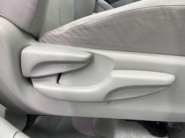 プリウス Ｓ　モデリスタエアロ　禁煙車　ナビ　バックカメラ　ＥＴＣ　ドライブレコーダー　Ｂｌｕｅｔｏｏｔｈ　フルセグ　クルーズコントロール　革巻きステアリング　スマートキー　オートライト　オートエアコン（37枚目）