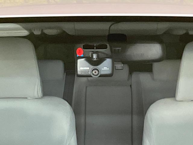 プリウス Ｓ　モデリスタエアロ　禁煙車　ナビ　バックカメラ　ＥＴＣ　ドライブレコーダー　Ｂｌｕｅｔｏｏｔｈ　フルセグ　クルーズコントロール　革巻きステアリング　スマートキー　オートライト　オートエアコン（56枚目）