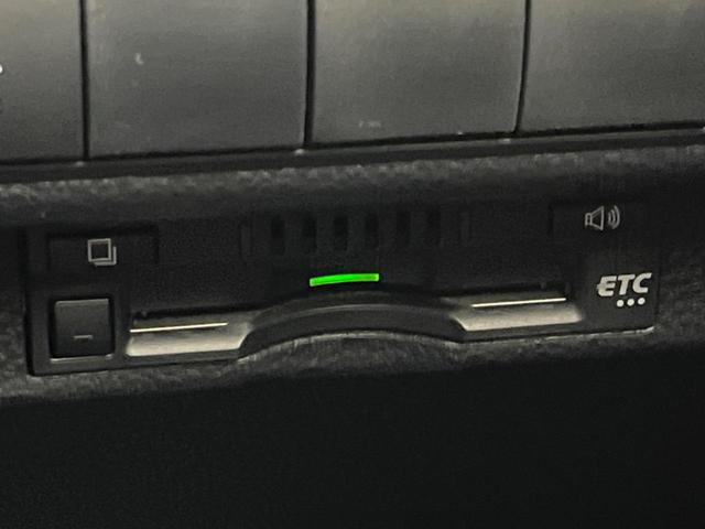 カローラスポーツ ハイブリッドＧ　Ｚ　モデリスタフルエアロ　衝突軽減装置　禁煙車　９型純正ナビ　レーダークルーズ　バックカメラ　ＥＴＣ　Ｂｌｕｅｔｏｏｔｈ　フルセグ　ドライブレコーダー　シートヒーター　ハーフレザーシート（7枚目）