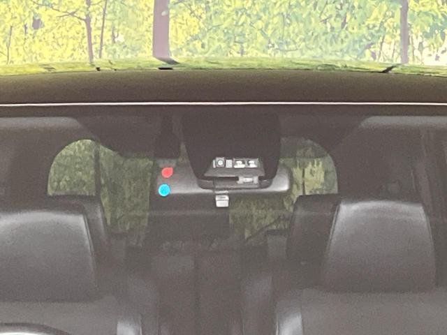 ノア ハイブリッドＳｉ　ダブルバイビーＩＩ　後席モニタ　両側電動スライドドア　衝突軽減装置　純正９インチナビ　バックカメラ　ＥＴＣ　Ｂｌｕｅｔｏｏｔｈ　フルセグ　ハーフレザーシート　ＬＥＤヘッドライト　ＬＥＤフロントフォグ　クリアランスソナー（4枚目）