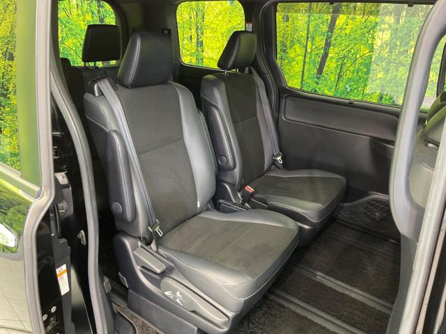 ノア ハイブリッドＳｉ　ダブルバイビーＩＩ　後席モニタ　両側電動スライドドア　衝突軽減装置　純正９インチナビ　バックカメラ　ＥＴＣ　Ｂｌｕｅｔｏｏｔｈ　フルセグ　ハーフレザーシート　ＬＥＤヘッドライト　ＬＥＤフロントフォグ　クリアランスソナー（8枚目）