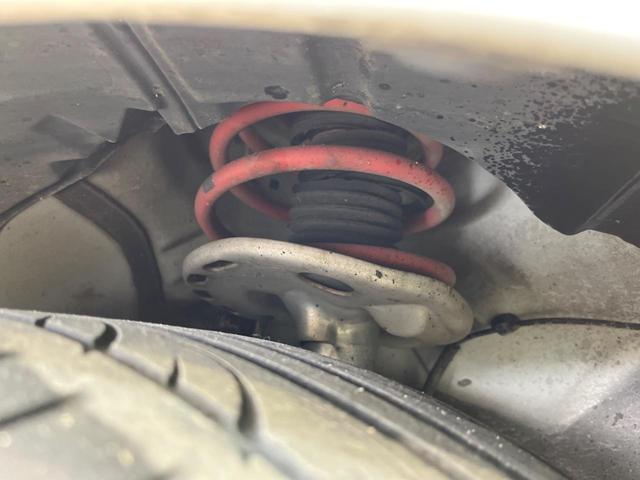 プリウス Ｓツーリングセレクション・Ｇ’ｓ　禁煙車　ＳＤナビ　バックカメラ　ＥＴＣ　Ｂｌｕｅｔｏｏｔｈ　フルセグ　スマートキー　ＨＩＤヘッドライト　クルーズコントロール　オートライト　オートエアコン　革巻きステアリング　ステアリングスイッチ（20枚目）