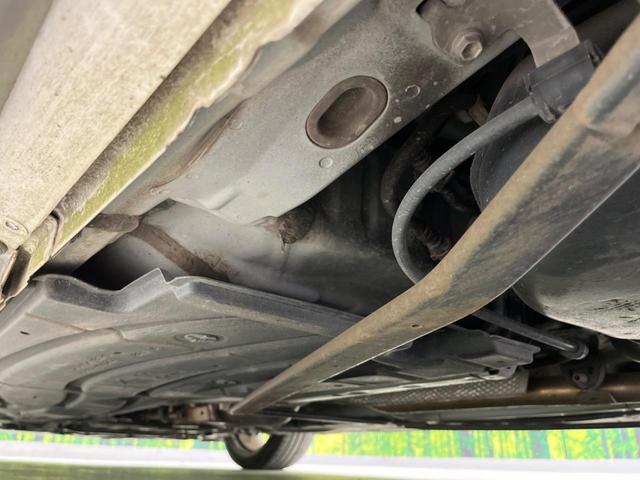 プリウス Ｓツーリングセレクション・Ｇ’ｓ　禁煙車　ＳＤナビ　バックカメラ　ＥＴＣ　Ｂｌｕｅｔｏｏｔｈ　フルセグ　スマートキー　ＨＩＤヘッドライト　クルーズコントロール　オートライト　オートエアコン　革巻きステアリング　ステアリングスイッチ（28枚目）