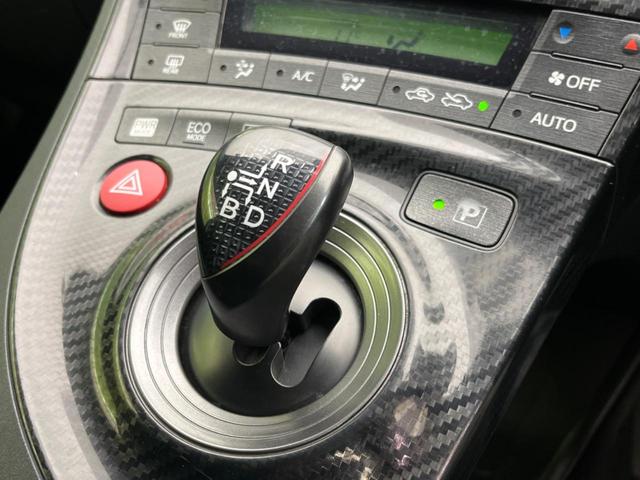 プリウス Ｓツーリングセレクション・Ｇ’ｓ　禁煙車　ＳＤナビ　バックカメラ　ＥＴＣ　Ｂｌｕｅｔｏｏｔｈ　フルセグ　スマートキー　ＨＩＤヘッドライト　クルーズコントロール　オートライト　オートエアコン　革巻きステアリング　ステアリングスイッチ（45枚目）