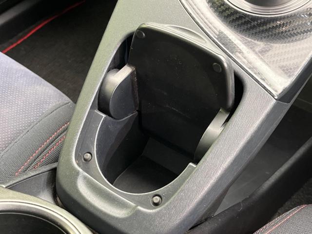 プリウス Ｓツーリングセレクション・Ｇ’ｓ　禁煙車　ＳＤナビ　バックカメラ　ＥＴＣ　Ｂｌｕｅｔｏｏｔｈ　フルセグ　スマートキー　ＨＩＤヘッドライト　クルーズコントロール　オートライト　オートエアコン　革巻きステアリング　ステアリングスイッチ（54枚目）