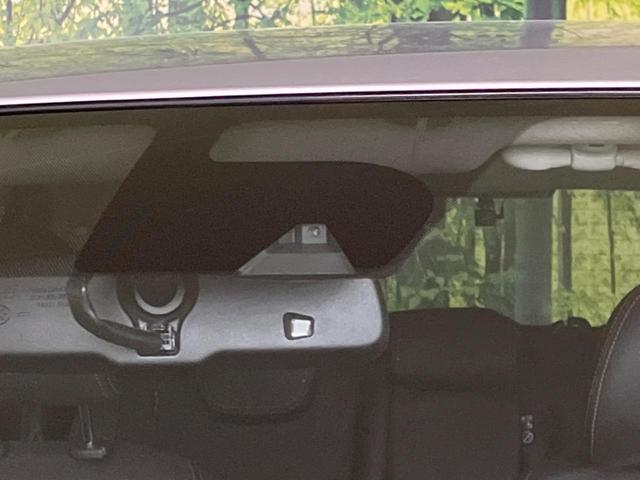 �y�G�}�[�W�F���V�[�u���[�L�z���s���ɑO���̎ԗ�����F�����A�Փ˂������Ȏ��͌x��ƃu���[�L�ŏՓˉ���Ɣ�Q�y�����A�V�X�g�B�����S�Ƀh���C�u�����y���݂��������܂��B