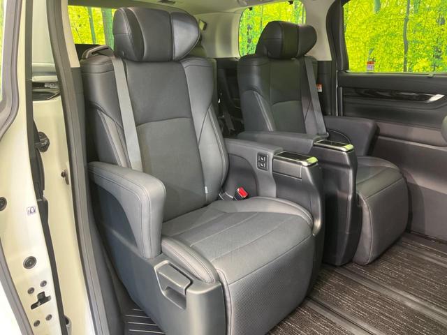 アルファード ２．５Ｓ　Ｃパッケージ　サンルーフ　両側電動スライドドア　バックカメラ　衝突警報装置　レーダークルーズ　禁煙車　合皮シート　コーナーセンサー　レーンキープ　スマートキー　ＬＥＤヘッドライト　ディスプレイオーディオ（9枚目）