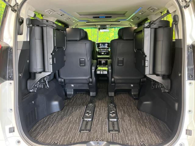 アルファード ２．５Ｓ　Ｃパッケージ　サンルーフ　両側電動スライドドア　バックカメラ　衝突警報装置　レーダークルーズ　禁煙車　合皮シート　コーナーセンサー　レーンキープ　スマートキー　ＬＥＤヘッドライト　ディスプレイオーディオ（11枚目）